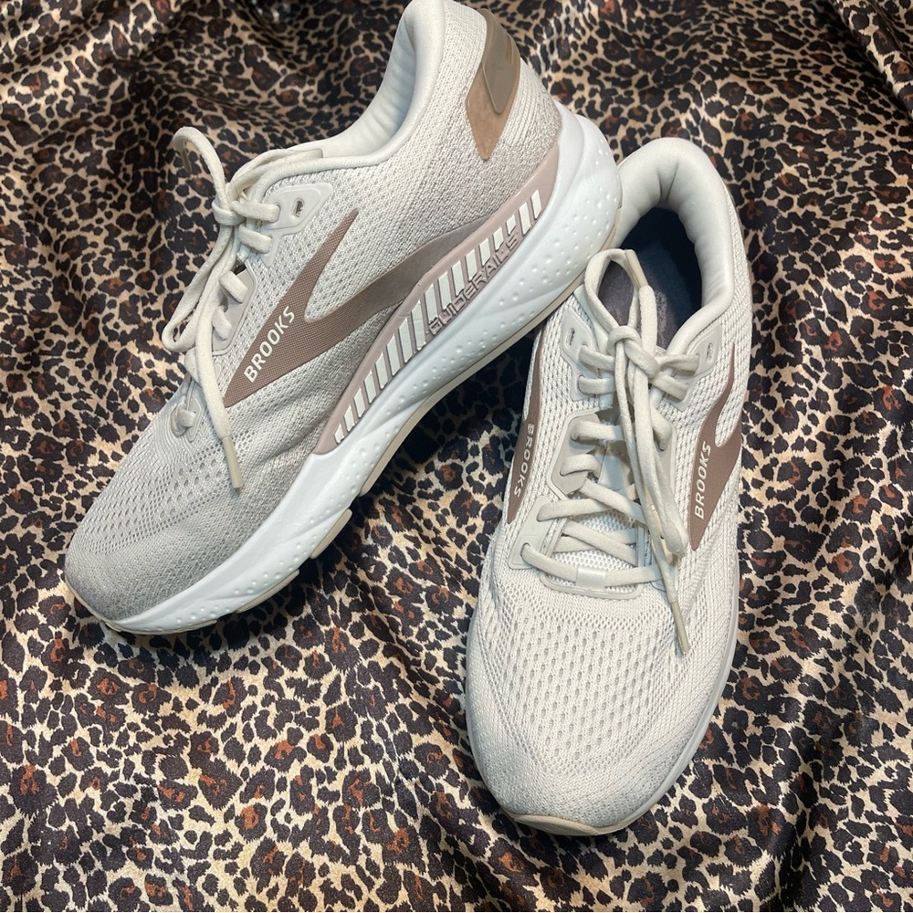 Brooks Ariel GTS 24 Running Shoes